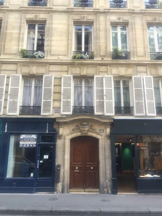 Sur Cour Apartment Paris