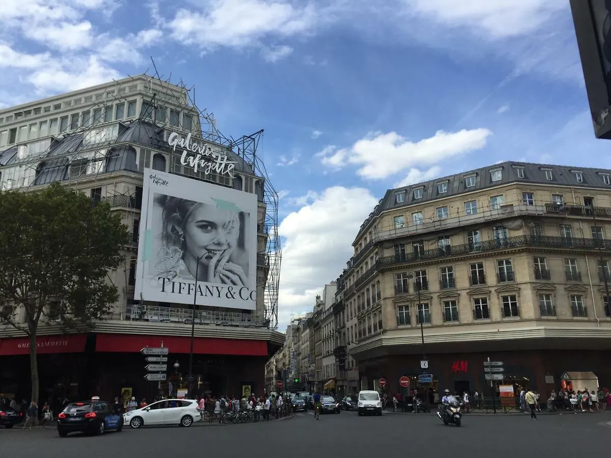 Sur Cour Apartment
